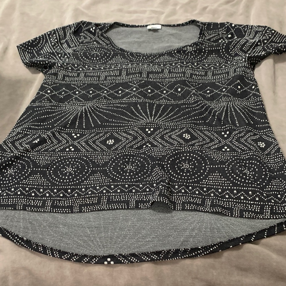LuLaRoe Black and White Geometric Short Sleeve Top